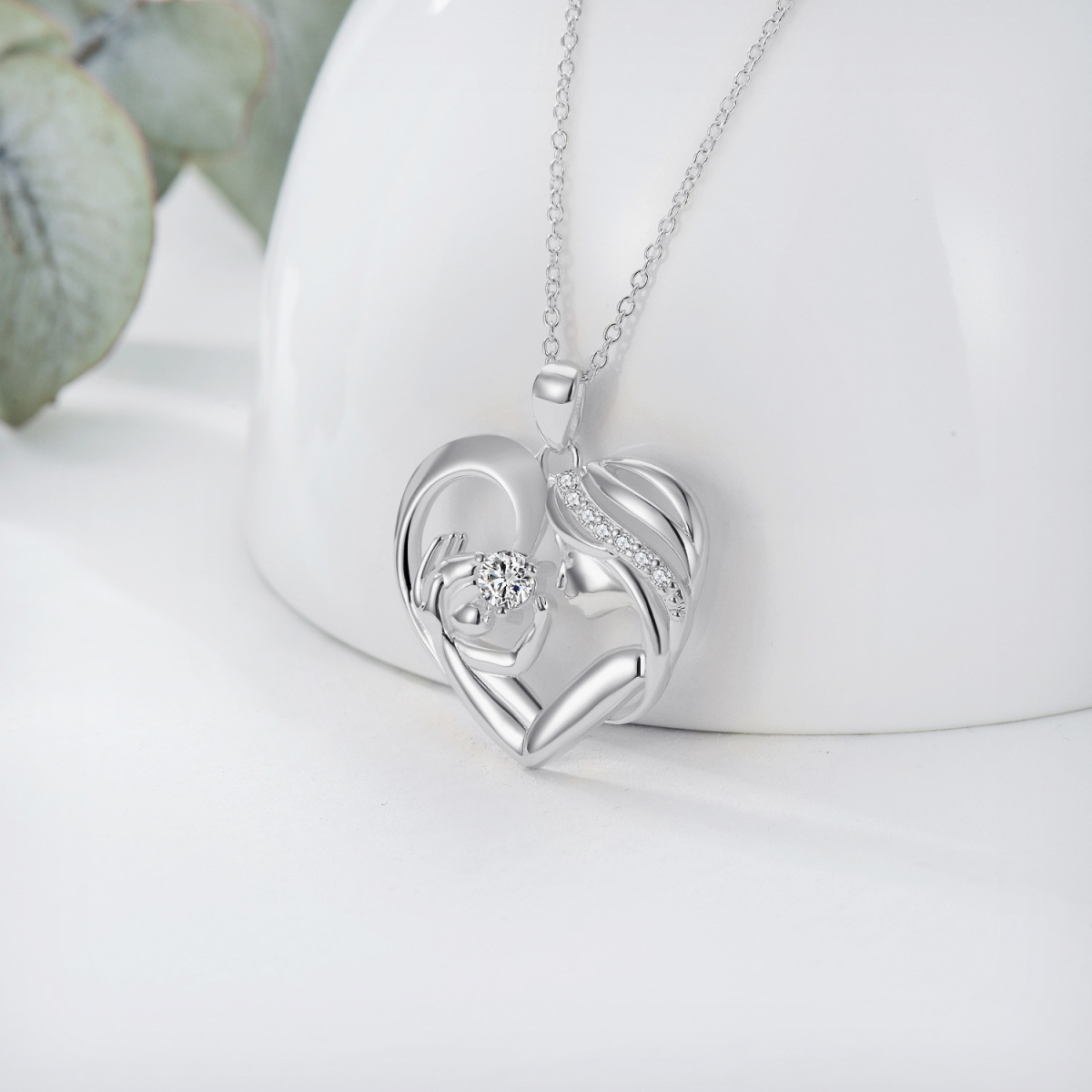 Collana con ciondolo a forma circolare in argento sterling con zirconi cubici a forma di cuore-3