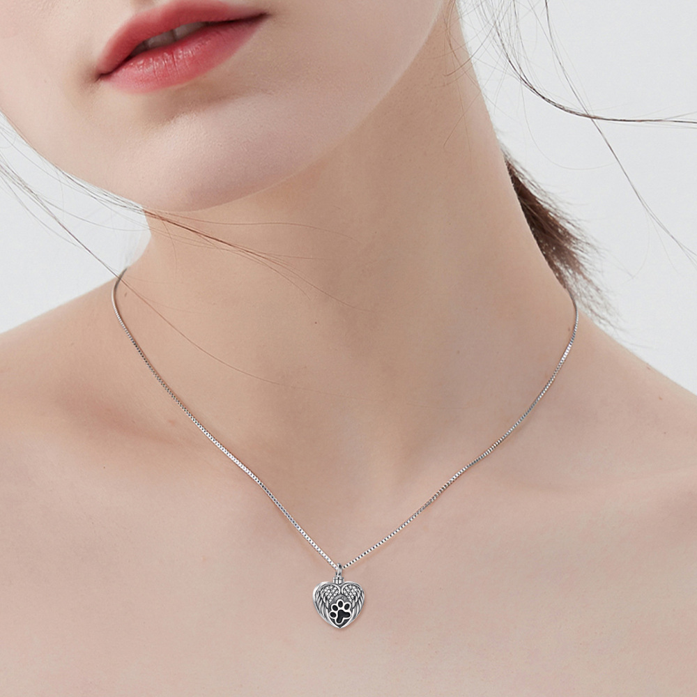 Collar de urna de plata de ley con circonita cúbica circular y ala de ángel para cenizas-2