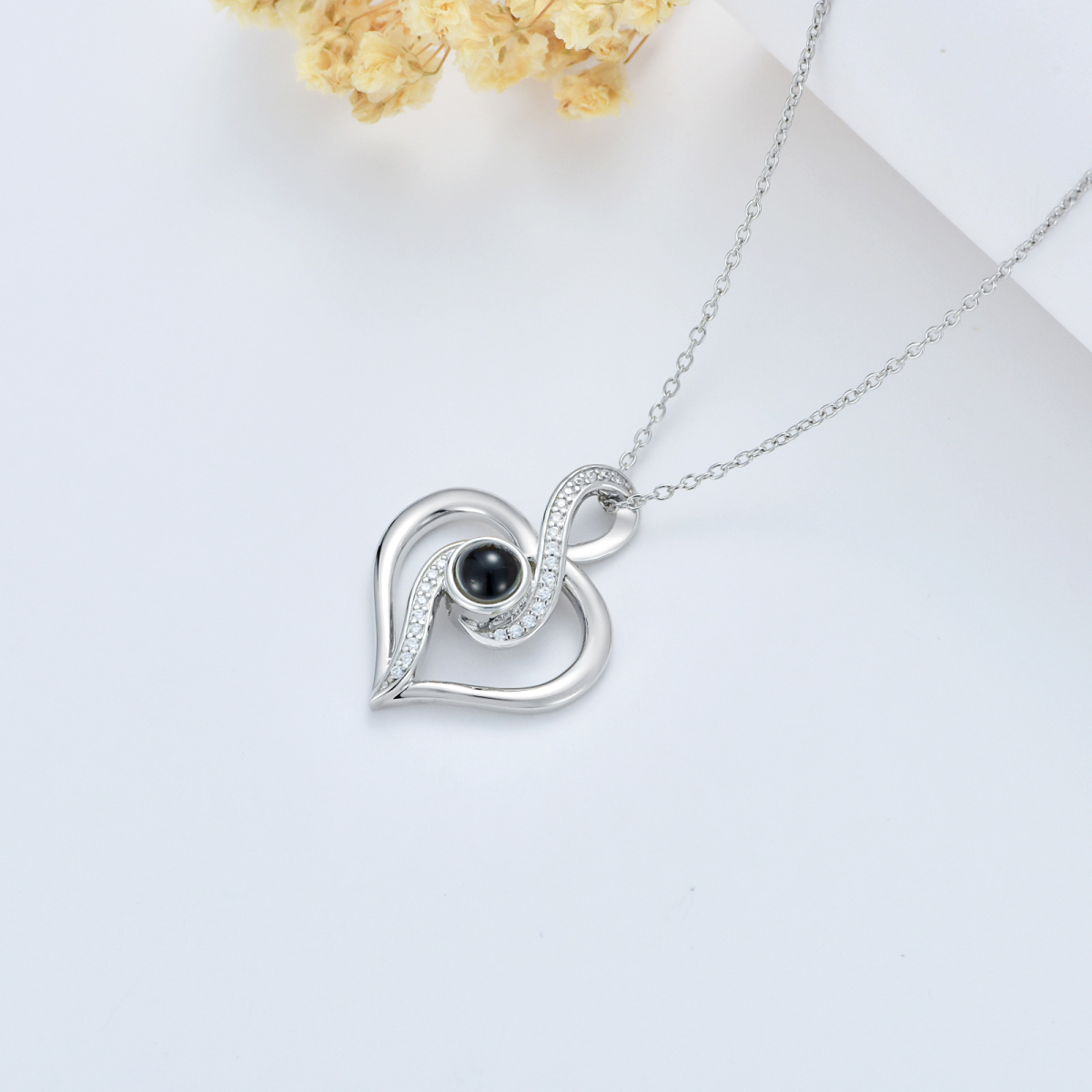 Collana con pendente infinito a forma di cuore in pietra di proiezione con zirconi circolari in argento sterling con parola incisa per le donne-4