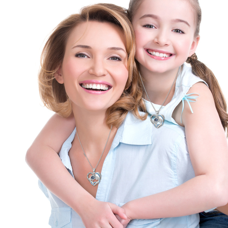 Srebrny, okrągły naszyjnik z kamieniem projekcyjnym w kształcie serca z wygrawerowanym słowem-3