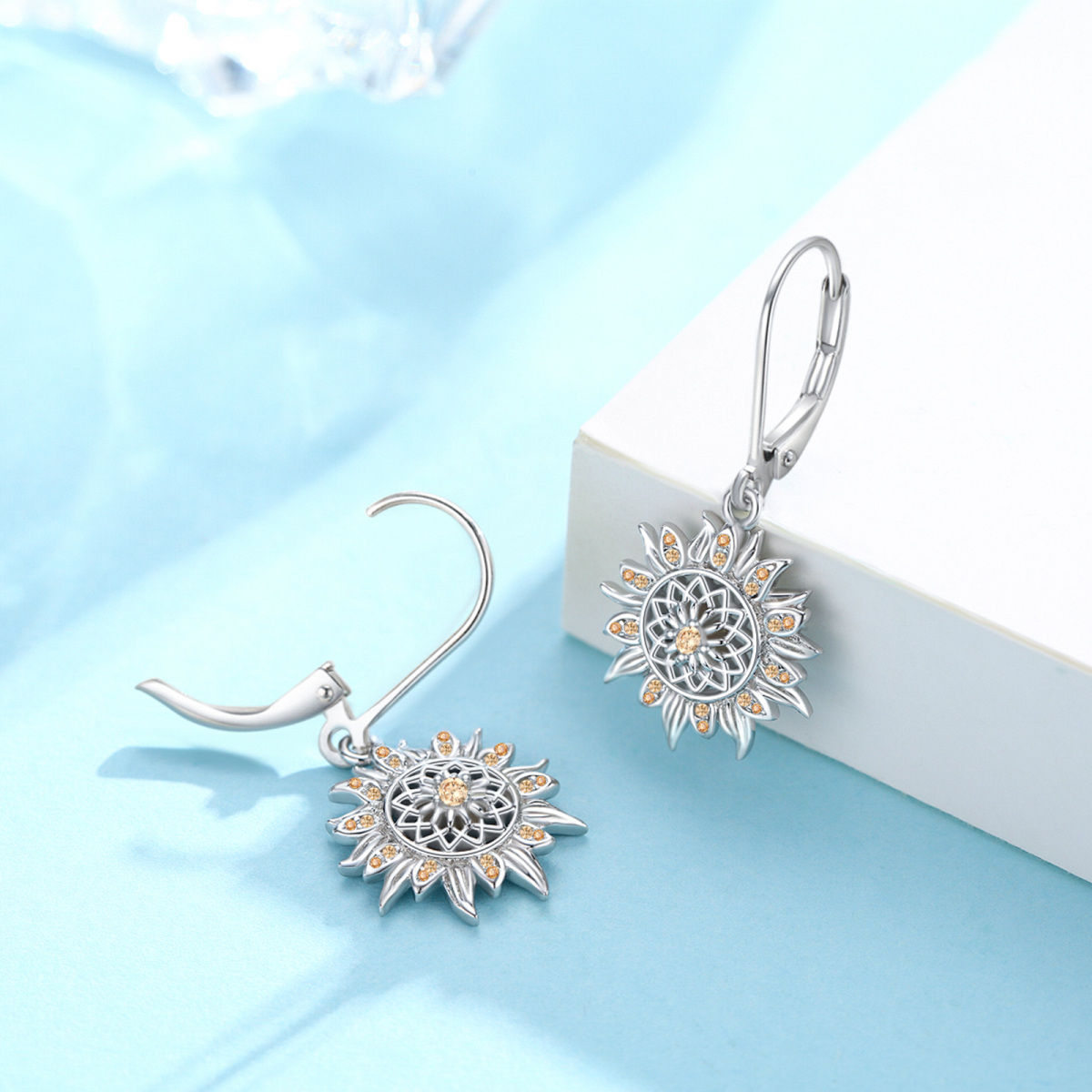 Orecchini a monachella con girasole in argento sterling a forma circolare con zirconi cubici-5