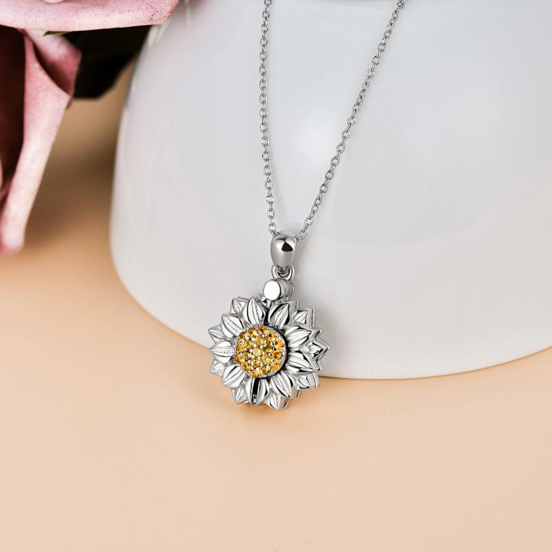 Collar portafotos personalizado con forma de girasol en plata de ley-6
