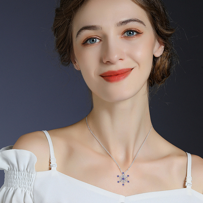 Colar com pingente de floco de neve de zircão em forma circular em prata esterlina-2