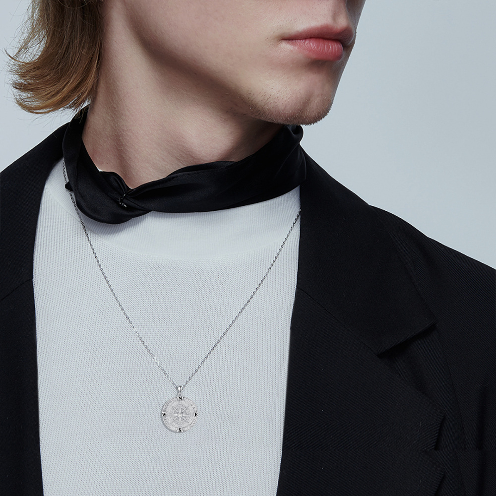 Collar con brújula de plata de ley y circonita cúbica para hombre-2