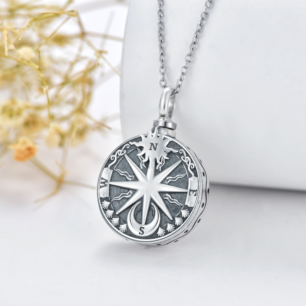 Collier d'urne pour cendres en argent sterling avec boussole. soleil et lune-3