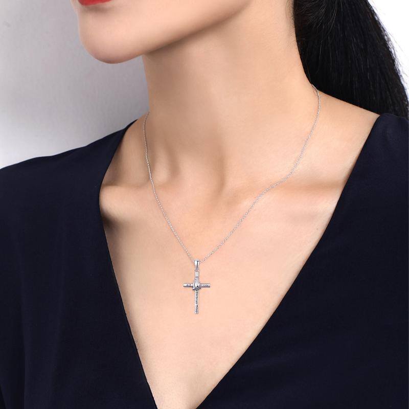 Cruz de plata de ley y la mano rezando colgante collar con la palabra grabada-2