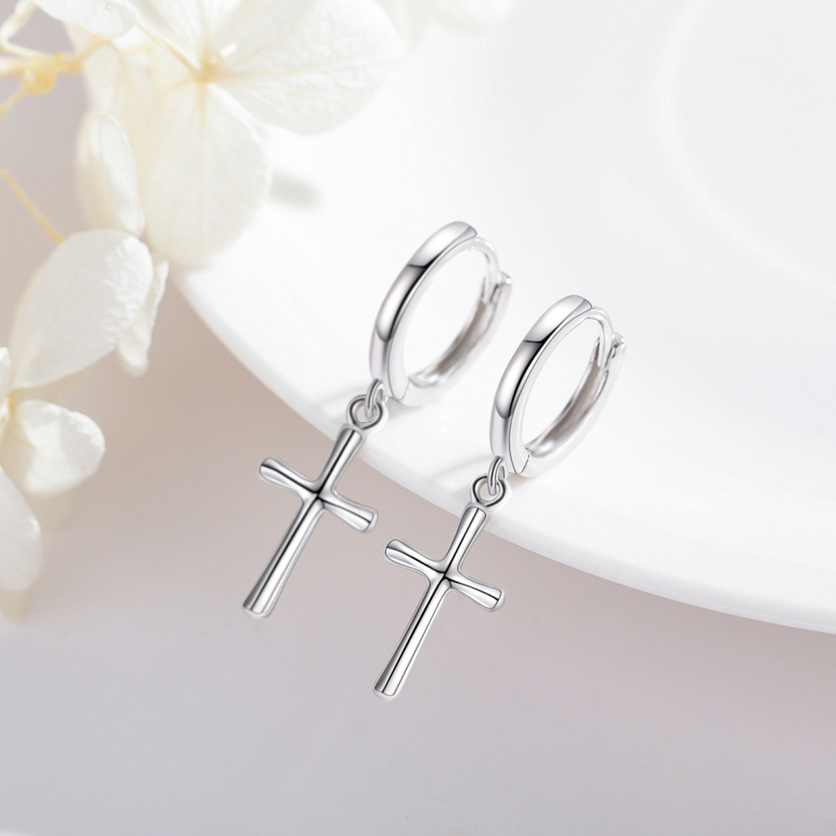 Orecchini a cerchio con croce in argento sterling-4