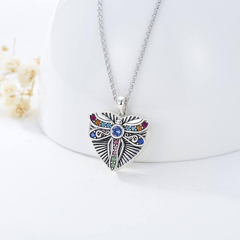 Collana con medaglione fotografico personalizzato a forma di cuore con foto personalizzata di libellula in cristallo e argento sterling con parola incisa-3