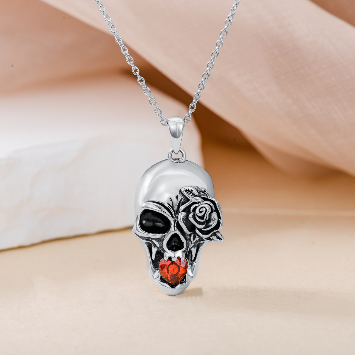 Halskette mit Totenkopf-Anhänger aus Sterlingsilber mit Kristallrose-3