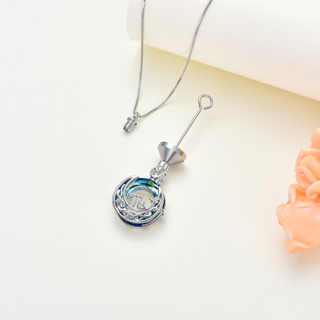 <p> Ontdek onze prachtige Sterling Zilveren Urn Ketting voor As, zorgvuldig vervaardigd voor vrouwen en afgewerkt met een oogverblindende witgouden plating. Dit unieke stuk, met een betoverend blauw kristal, een Weegschaalsymbool en een ingewikkeld Keltisch knoopontwerp verweven met een maansikkel, is de perfecte mix van elegantie en sentimentele waarde, zodat je je dierbare herinneringen dicht bij je hart kunt houden.</p><p>Deze unieke ketting combineert de fijnste elementen van luxe en betekenis. De sterling zilveren urn houdt de as veilig vast, terwijl het blauwe kristal een vleugje hemelse schoonheid toevoegt. Het Weegschaal-symbool, bekend om balans en harmonie, samen met de ingewikkelde Keltische knoop en het maanontwerp, maken van dit sieraad niet alleen een modestatement maar ook een zeer persoonlijk aandenken. Verrijkt met een duurzame witgouden plating, staat deze ketting als een blijvend eerbetoon en een stijlvolle accessoire voor elke gelegenheid.</p>-6