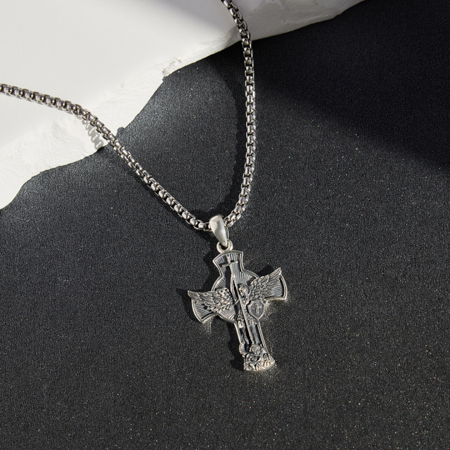 Collana con croce e ciondolo di San Michele in argento sterling con taglio a diamante per uomo-5