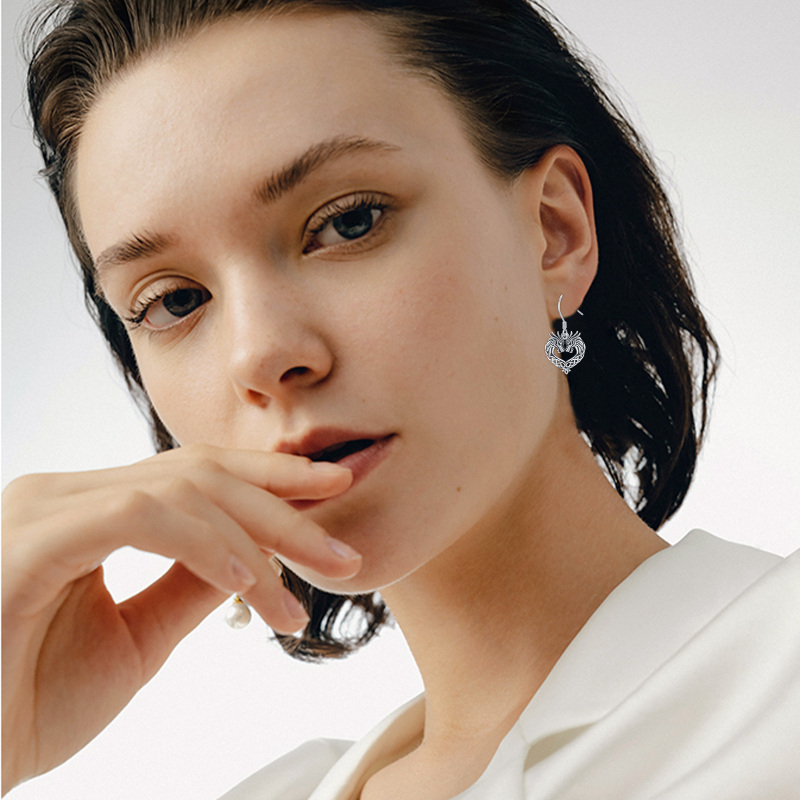 Brincos de prata esterlina com coração de dragão-2