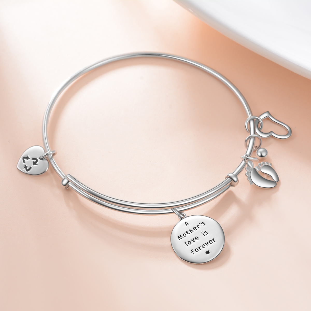 Pulsera de plata de ley con colgante de pies y corazón y palabra grabada-3