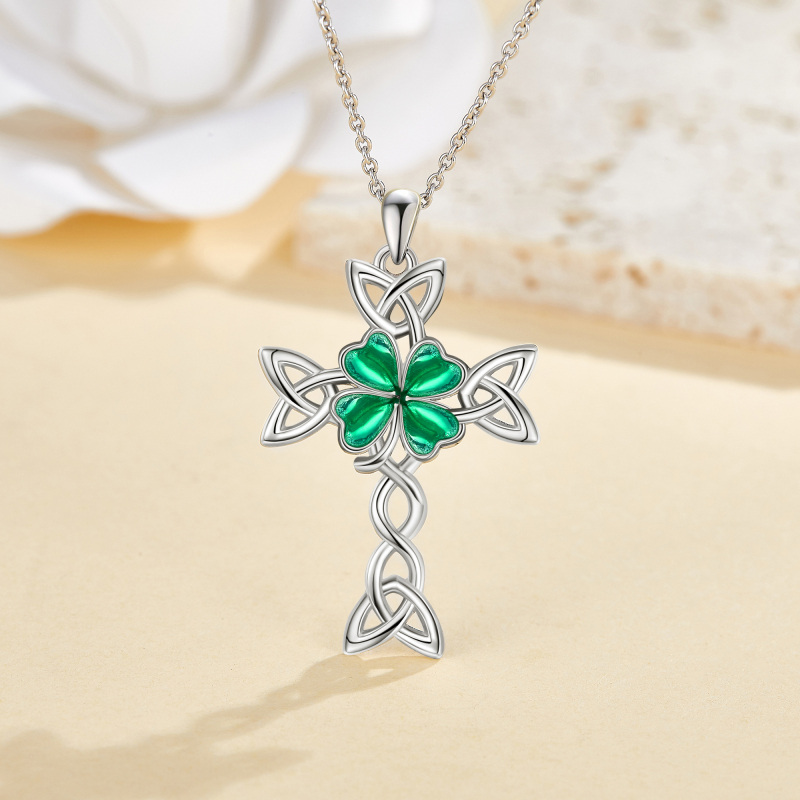 Collar con colgante de cruz de nudo celta y trébol de cuatro hojas en plata de ley-3