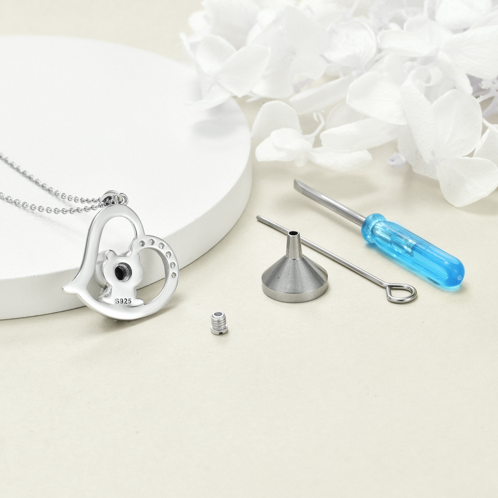 Urnen-Halskette für Asche aus Sterlingsilber mit Zirkonia in Frosch-Herzform und eingraviertem Wort-4