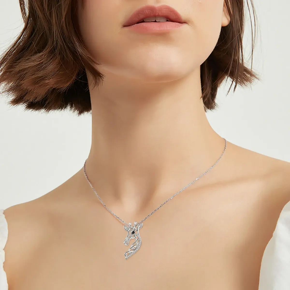 Collana con ciondolo Giraffa e nodo celtico in argento sterling con zirconia cubica-2