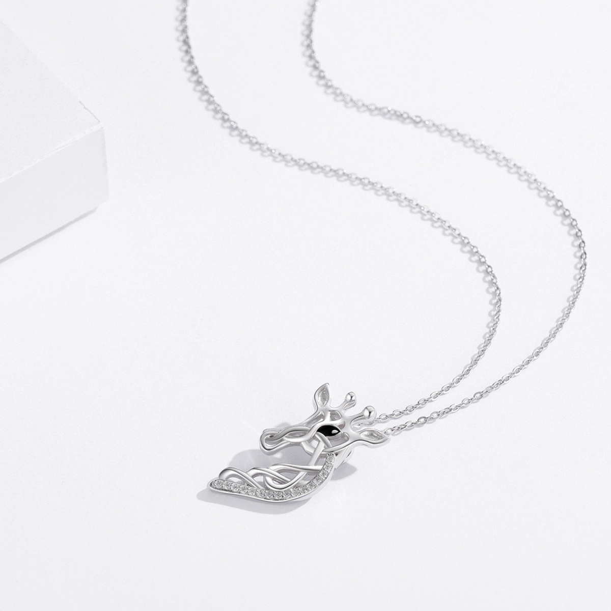 Collana con ciondolo Giraffa e nodo celtico in argento sterling con zirconia cubica-4