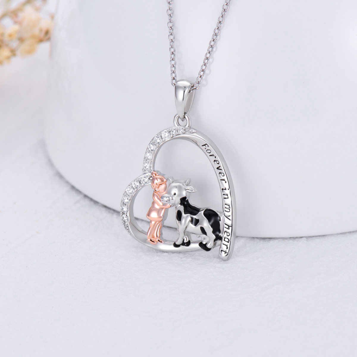 Collana con ciondolo a cuore in argento sterling con zirconia cubica e mucca con parola incisa-4