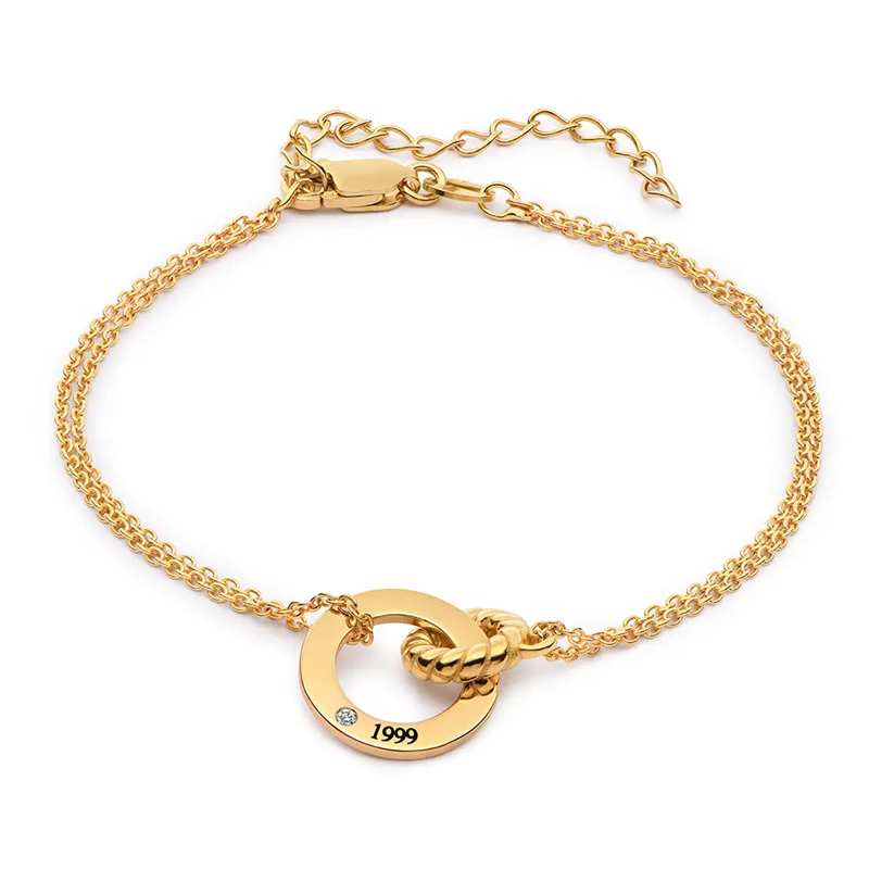 Bracciale con ciondolo a cerchio inciso personalizzato ad incastro in oro vermeil per donna-1