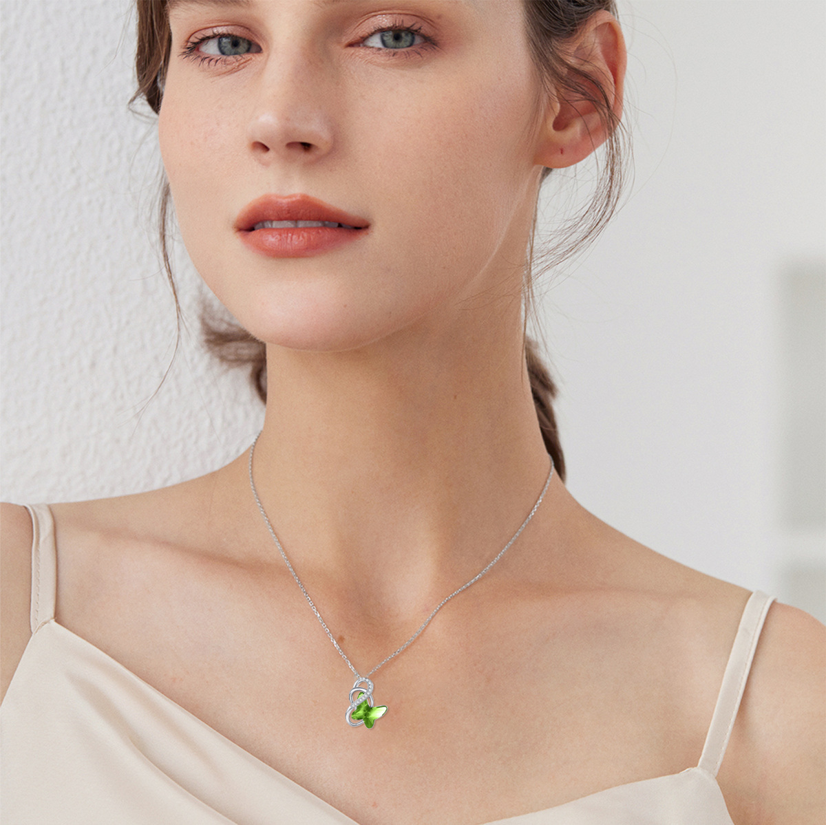 Collar con colgante de mariposa con símbolo del infinito y cristales verdes en plata de ley para mujer-2