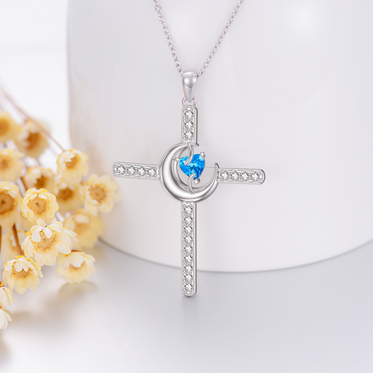 Collana con ciondolo a croce e luna in argento sterling con cuore in zirconia cubica-3