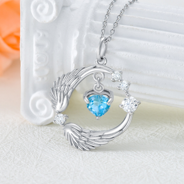 Collar colgante de plata de ley con corazón de moissanita y topacio y alas de ángel-3