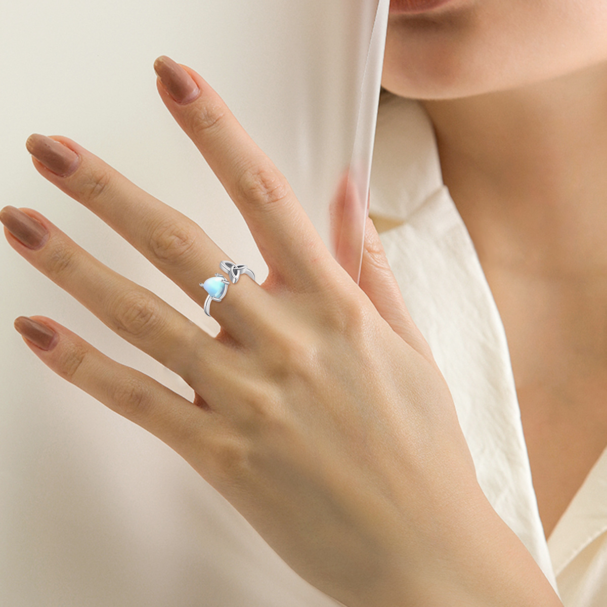 Anillo abierto de plata de ley con piedra lunar en forma de corazón y nudo celta para mujer-2