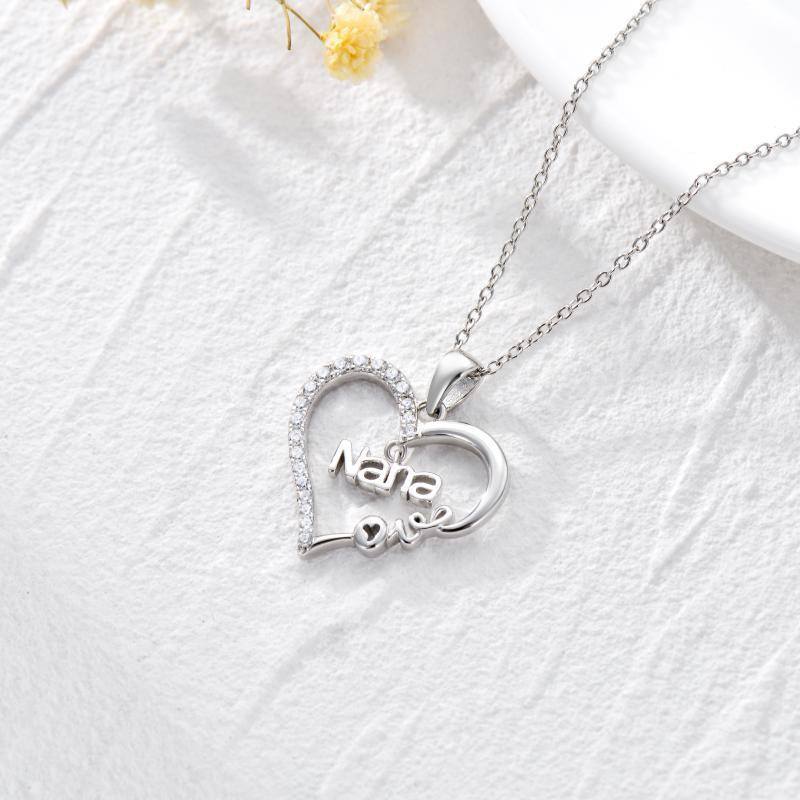 Collar con colgante de corazón de plata de ley con circonita cúbica y grabado Love Nana-4