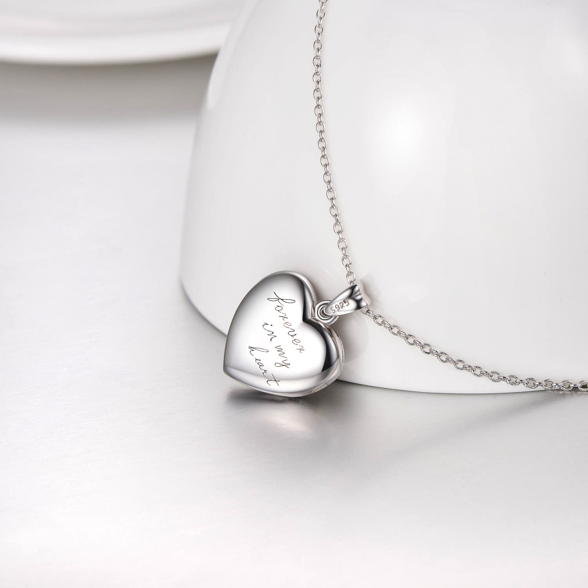 Personalisierte Foto-Medaillon-Halskette aus Sterlingsilber mit der Gravur „Forever In My Heart“.-3