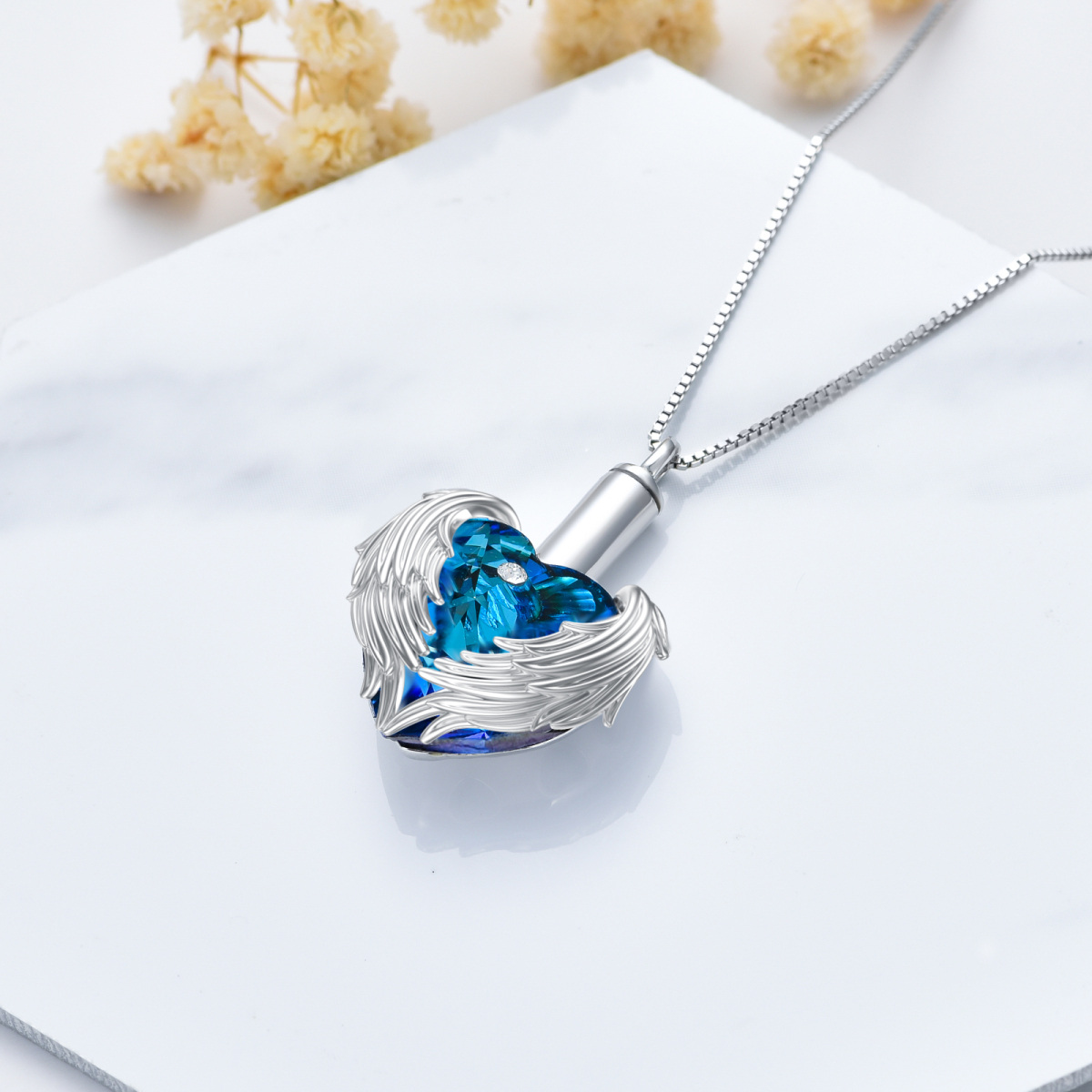 Collana d'argento a forma di cuore con ali d'angelo in cristallo blu per le ceneri-3