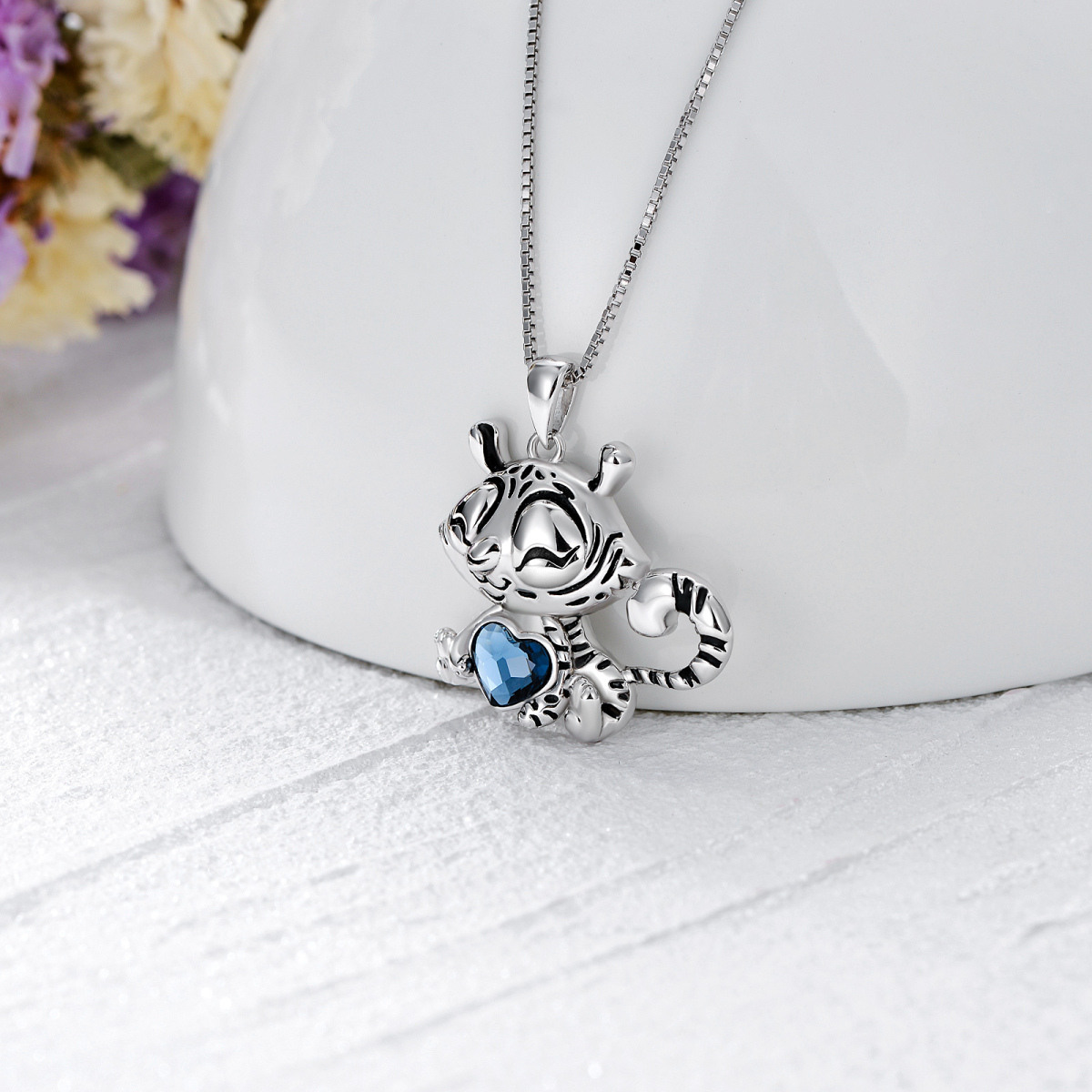 Collana da donna con ciondolo tigre in cristallo a cuore blu in argento sterling-3