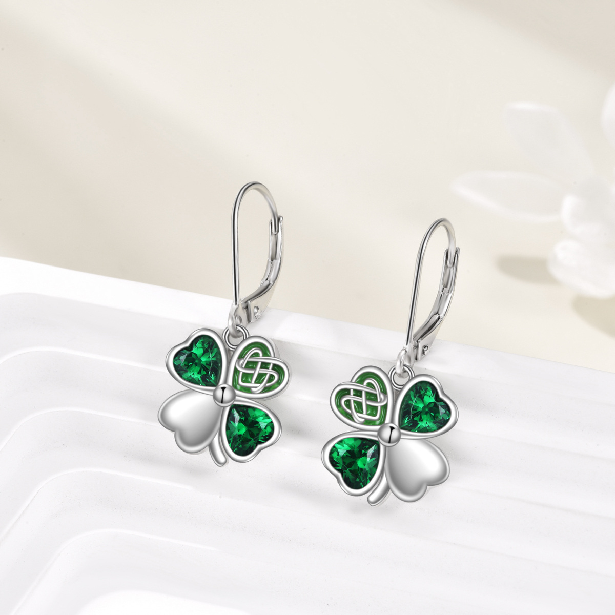 Boucles d'oreilles dormeuses en forme de cœur en argent sterling avec trèfle à quatre feuilles et oxyde de zirconium-4