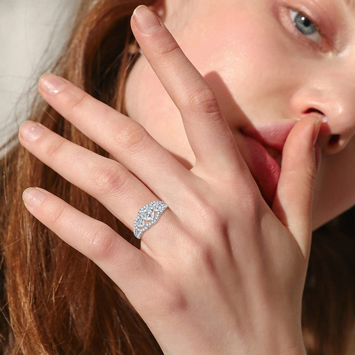 Pierścionek zaręczynowy z Moissanite w kształcie serca ze srebra próby 925 z grawerunkiem-2