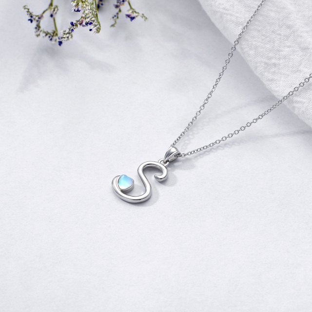 Collana con ciondolo a forma di cuore in pietra lunare d'argento con lettera iniziale e cuore personalizzati.-4