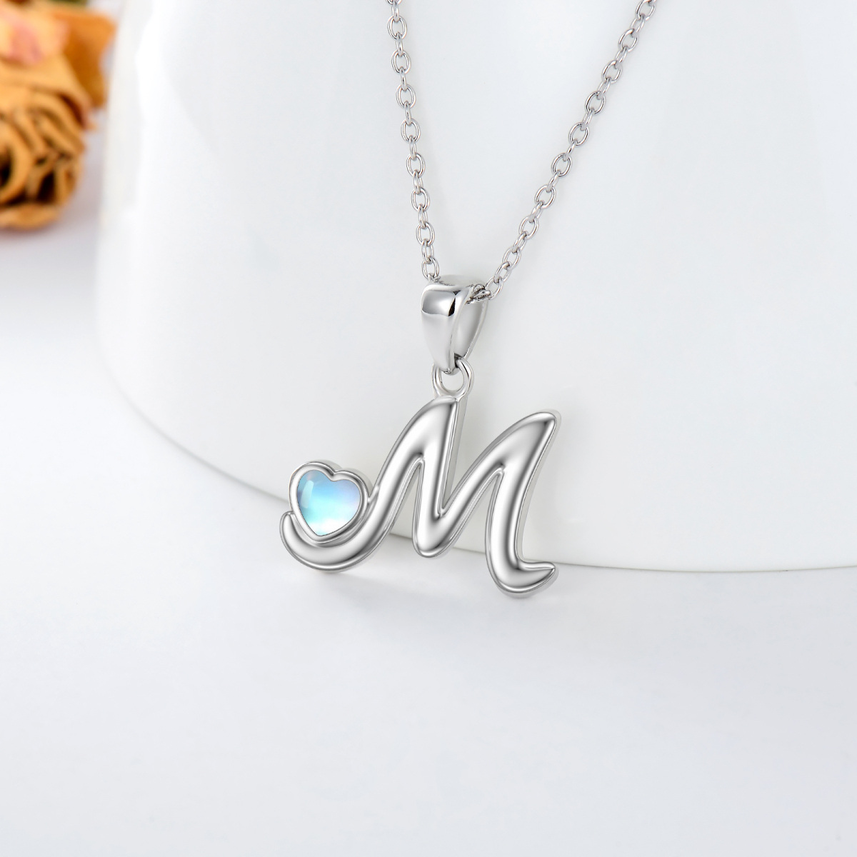 Collar con colgante de corazón con letra inicial personalizada de piedra lunar en forma de corazón de plata de ley-3