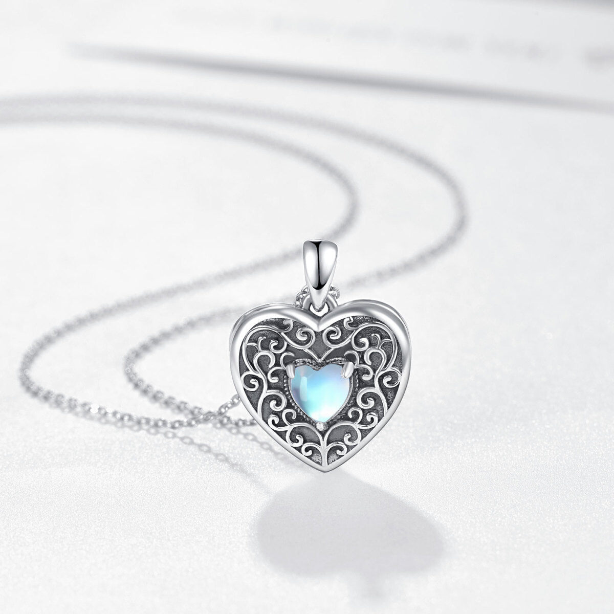 Collar con medallón de foto personalizado con piedra lunar en forma de corazón de plata de ley con palabra grabada-4