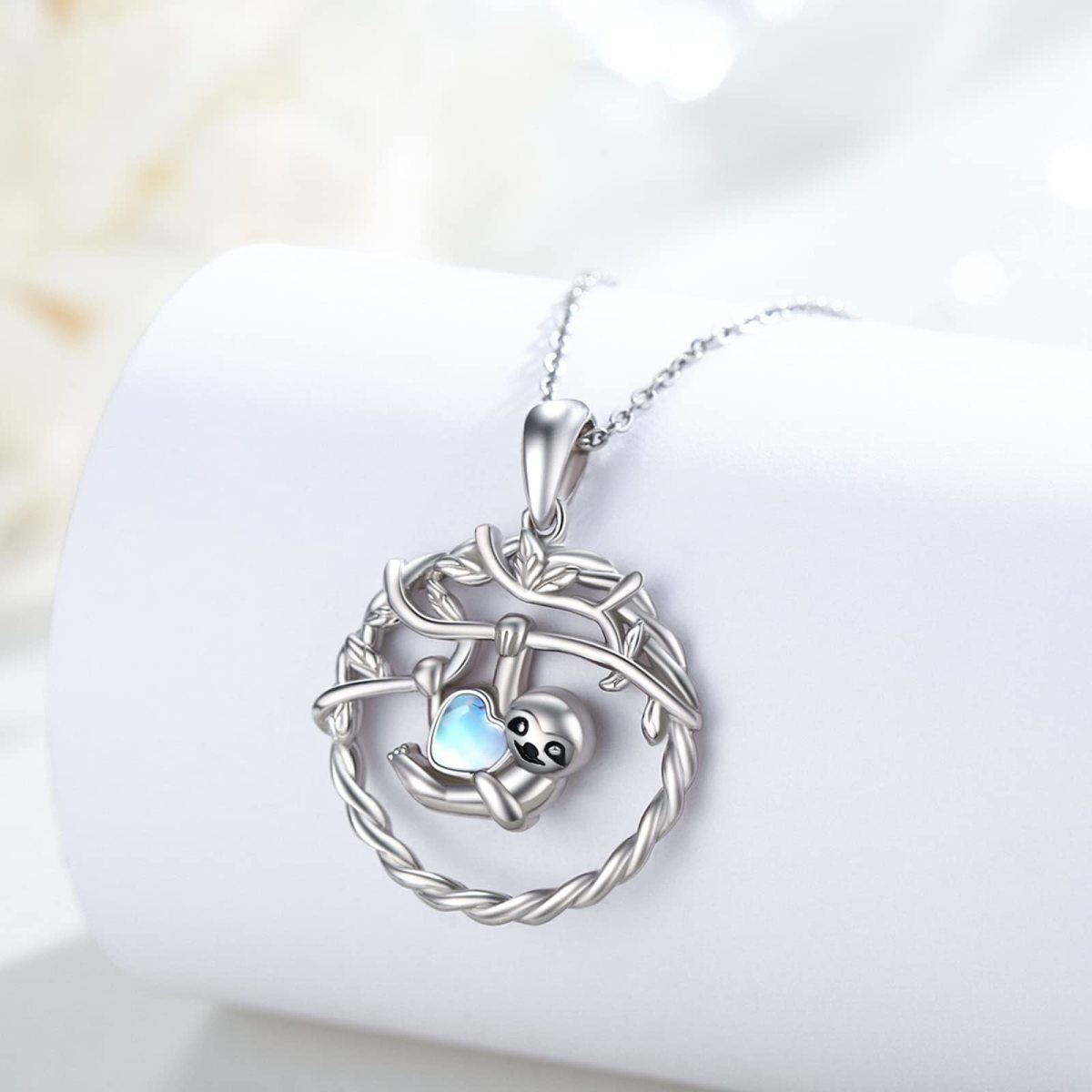 Collar de plata de ley con forma de corazón de piedra lunar con colgante de perezoso-4