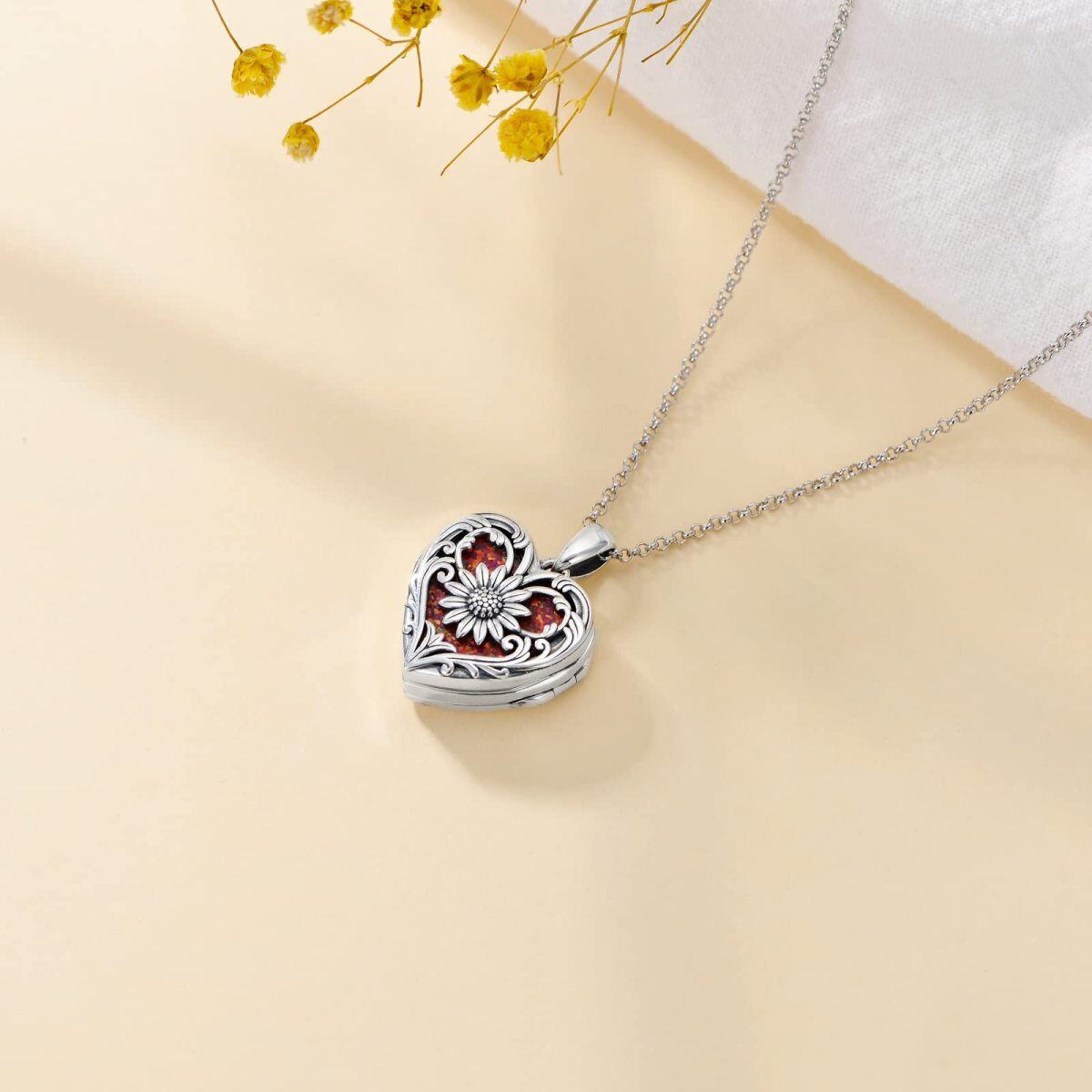 Collar con medallón fotográfico personalizado con forma de corazón de girasol en plata de ley para mujer-4