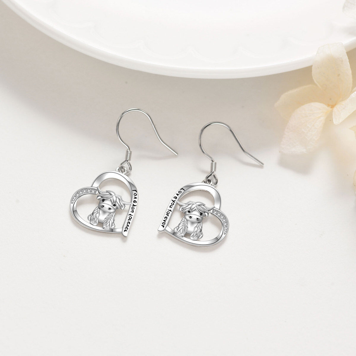 Boucles d'oreilles pendantes Highland Cow en argent cubique et zirconium-3