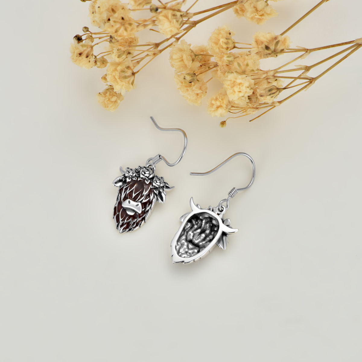 Boucles d'oreilles pendantes Highland Cow & Rose en argent sterling-5