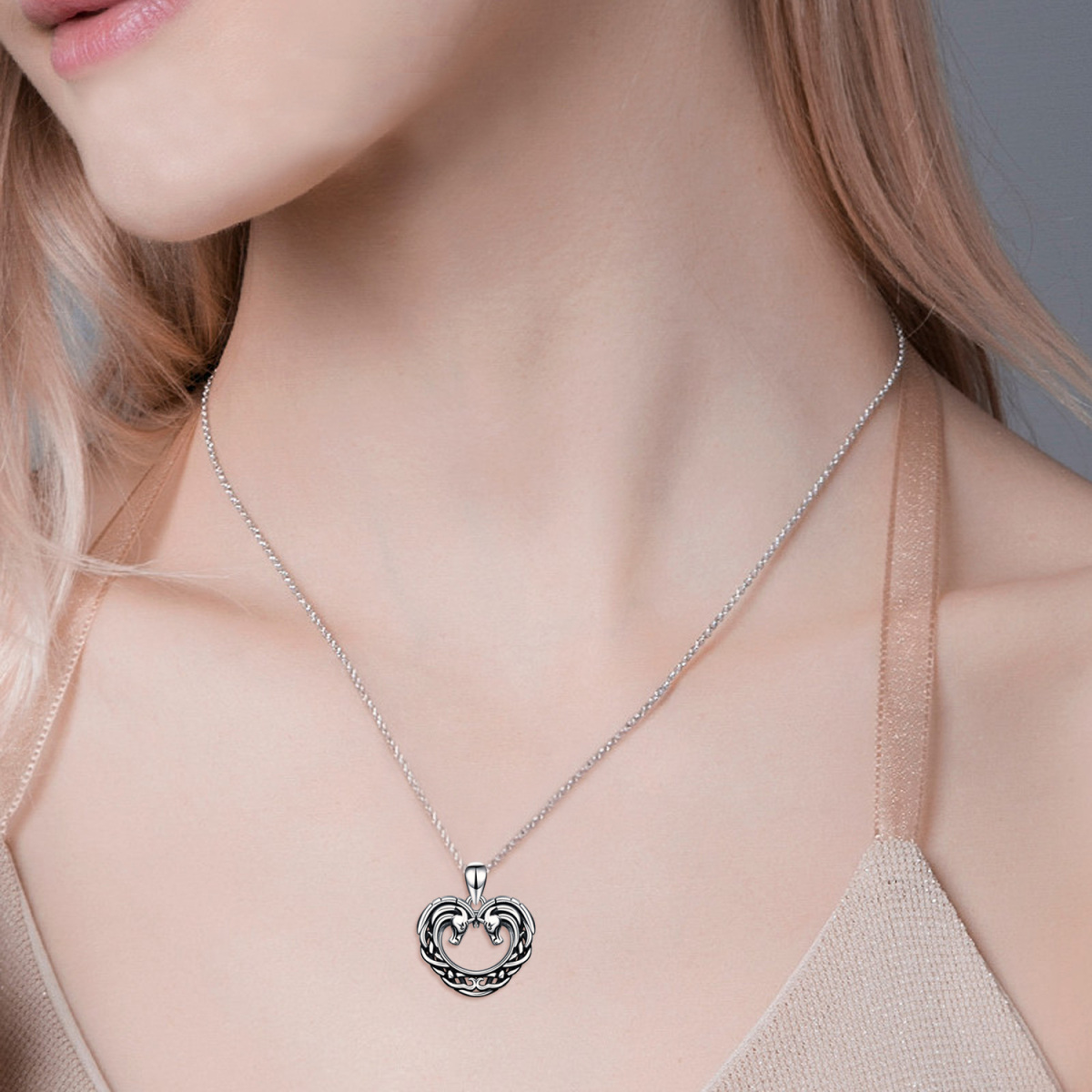 Collana con ciondolo a forma di cuore e cavallo in argento sterling-2