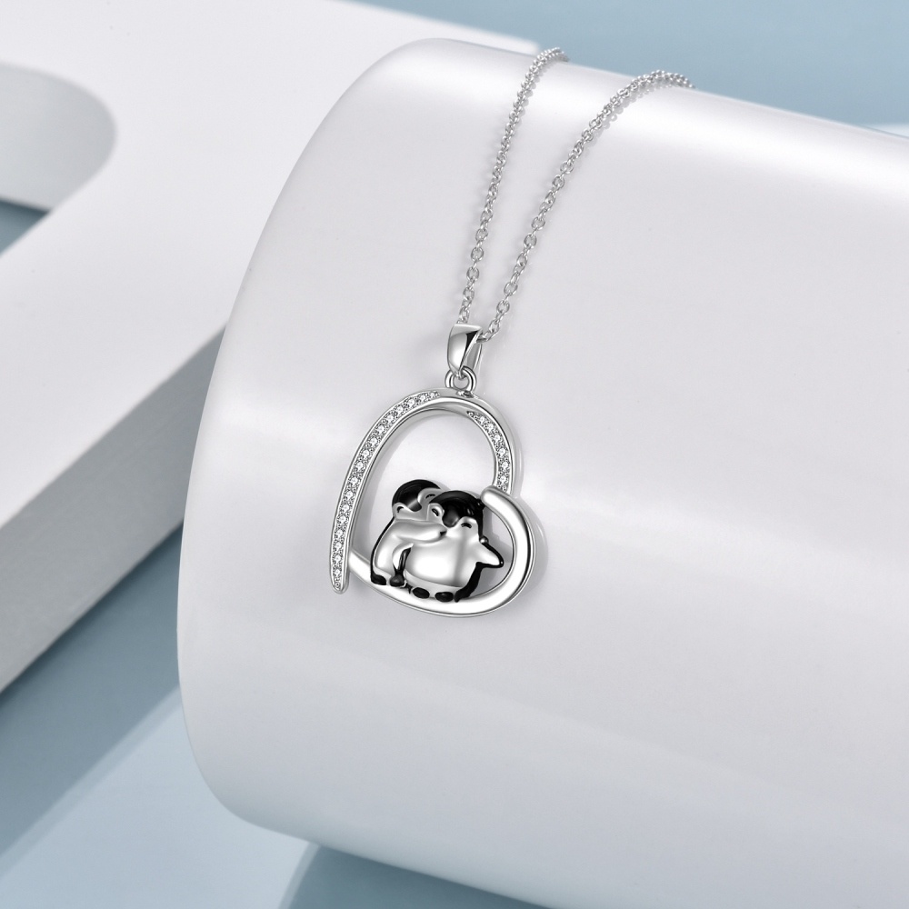 Colar com pingente de pinguins e coração em prata de lei com zircónias cúbicas-4