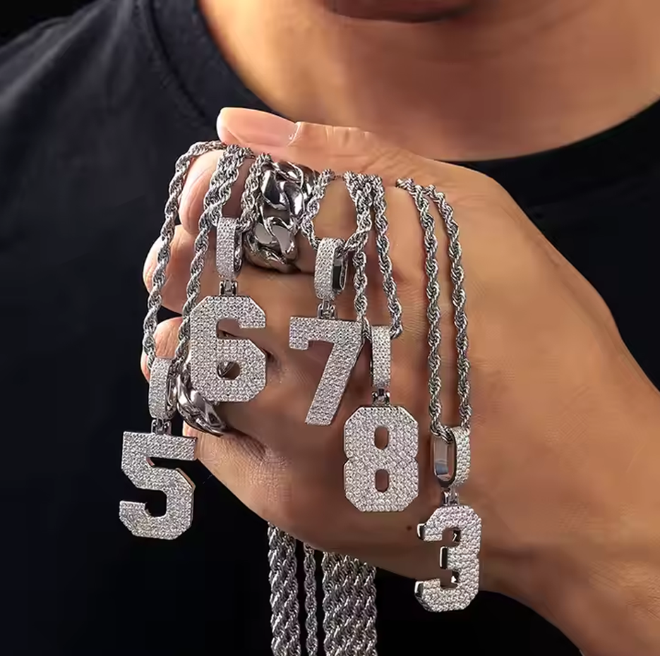 Dijes colgantes con números de circonita cúbica pavé de estilo hip hop en plata de ley-3