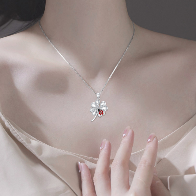 Collana con ciondolo a forma di coccinella e quadrifoglio in argento sterling con diamante-3