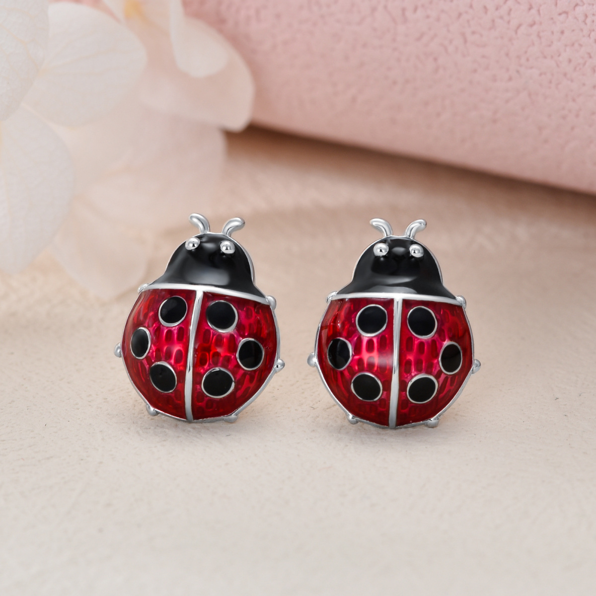 Orecchini a perno in argento sterling a forma di coccinella-4