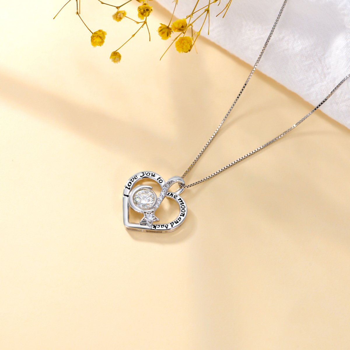 Collana con ciondolo a forma di cuore in moissanite d'argento con parola incisa-4