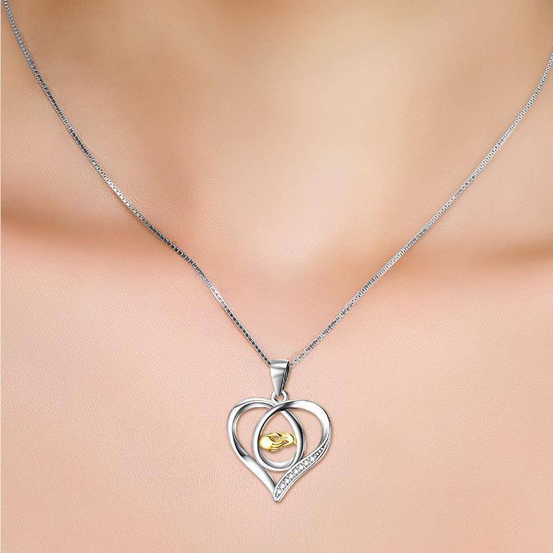 Collana con ciondolo a forma di cuore in argento sterling bicolore con zirconi cubici e cuore che si tiene per mano-2