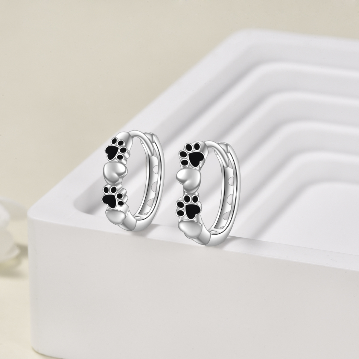 Orecchini a cerchio in argento sterling con zampa e cuore-4