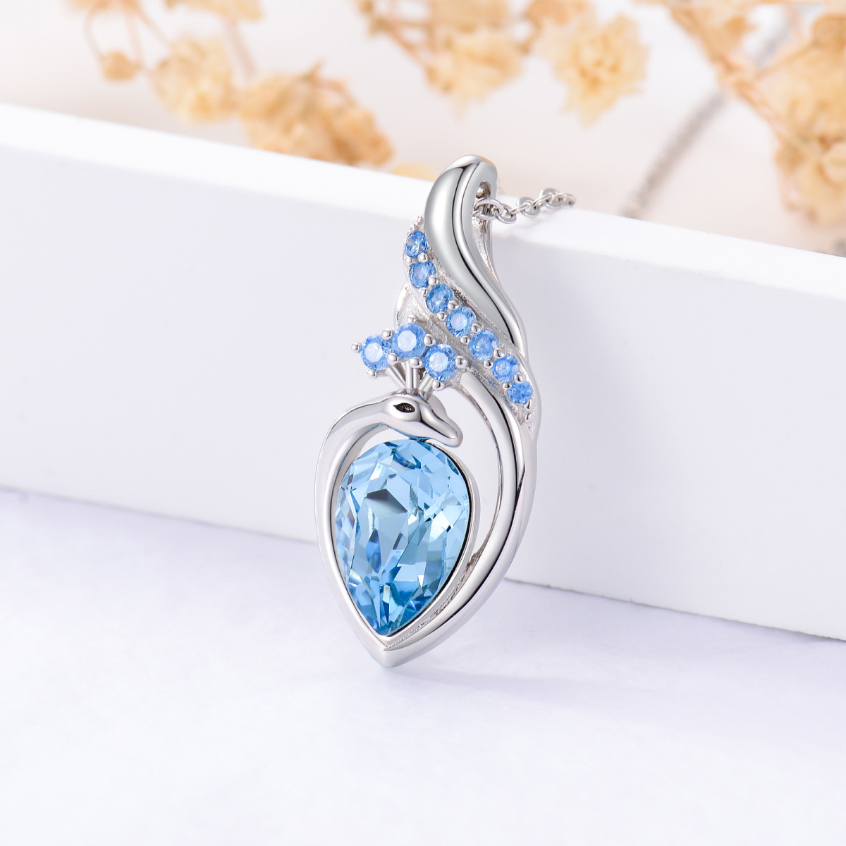 Colar com pingente de prata esterlina com coração de pavão e cristal azul-2