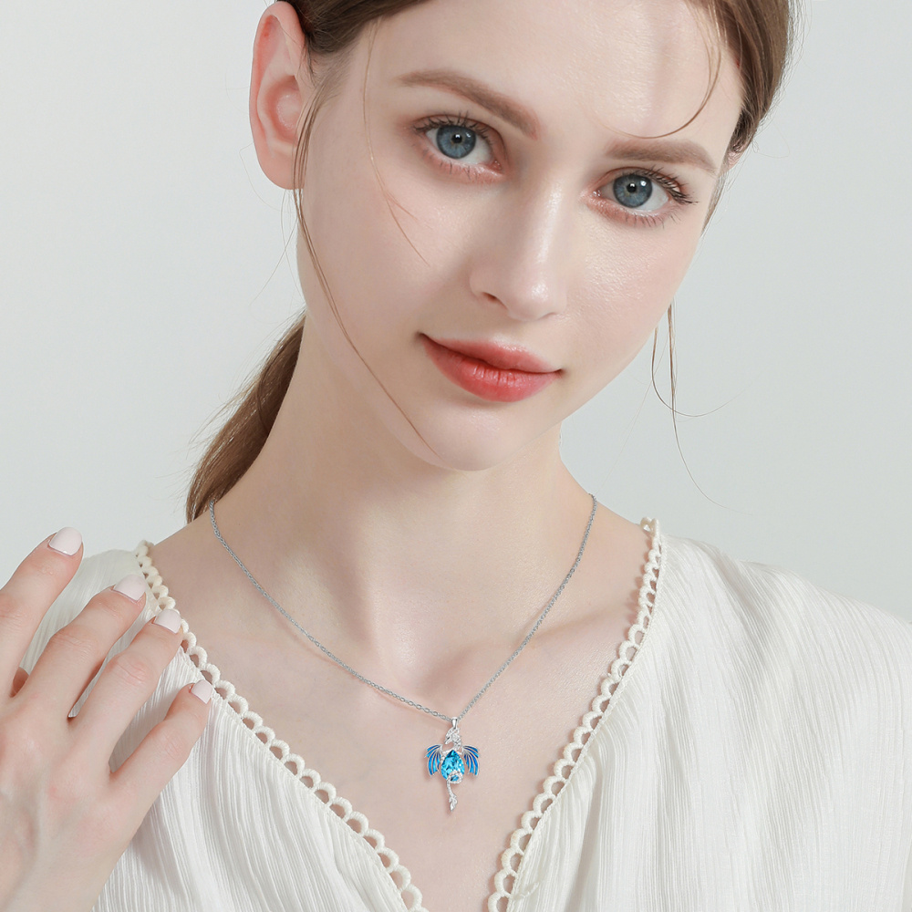 Collar de plata de ley con colgante de cristal de dragón en forma de pera-2